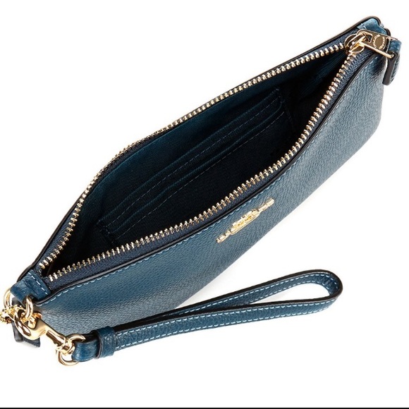 NWT Coach Pebble Leather Small Wristlet